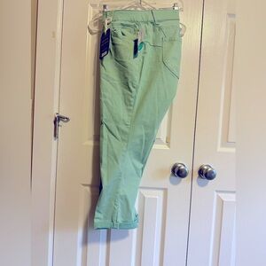 Business casual capri